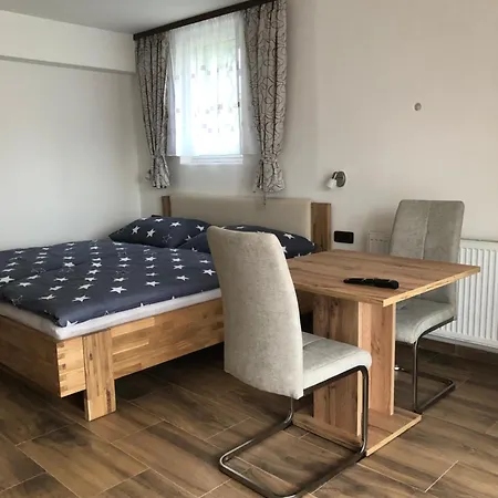 Nad Lipou, Apartman 2 アパート